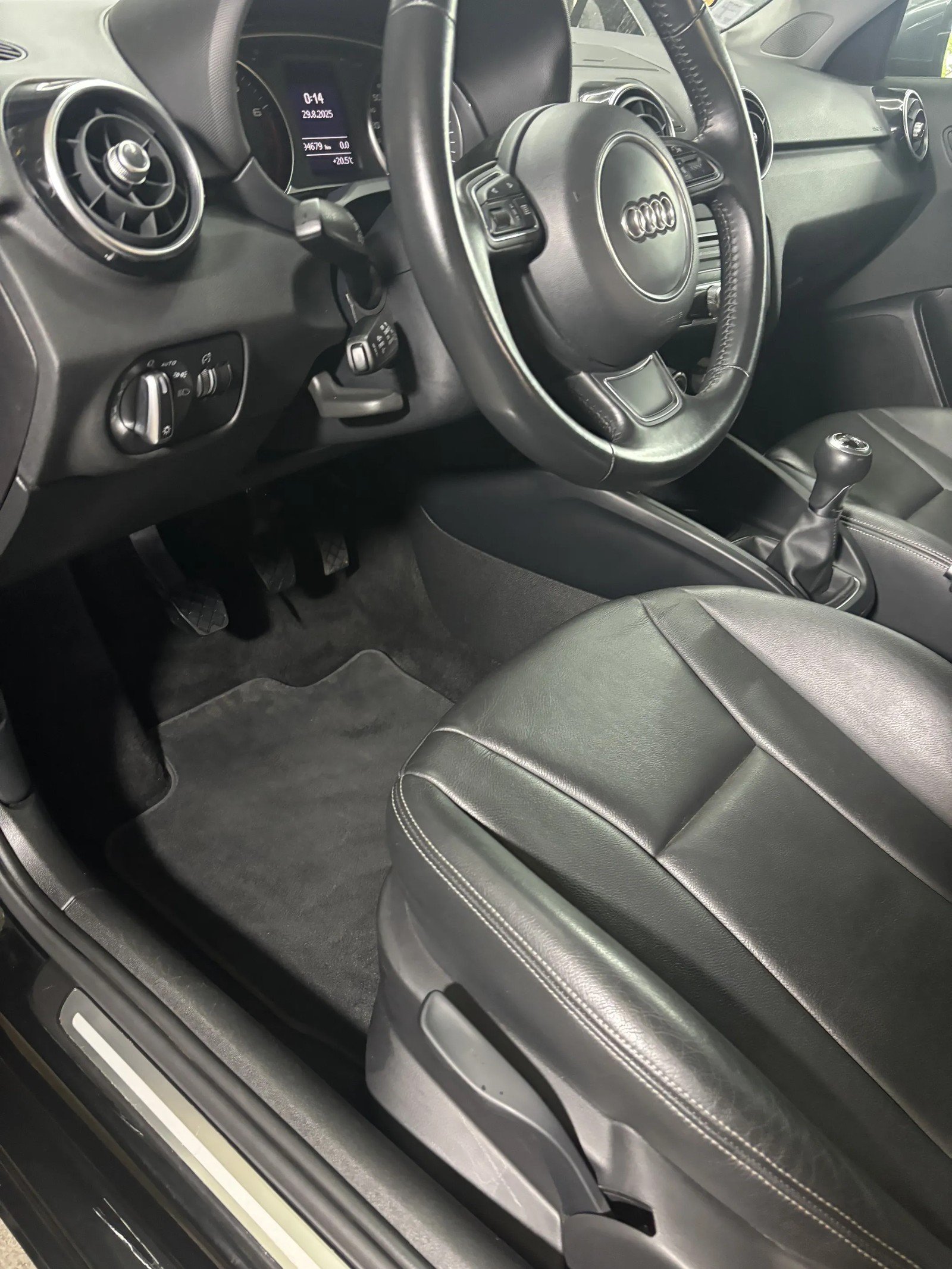 Habitacle Audi A1 après nettoyage intérieur MC Detailing