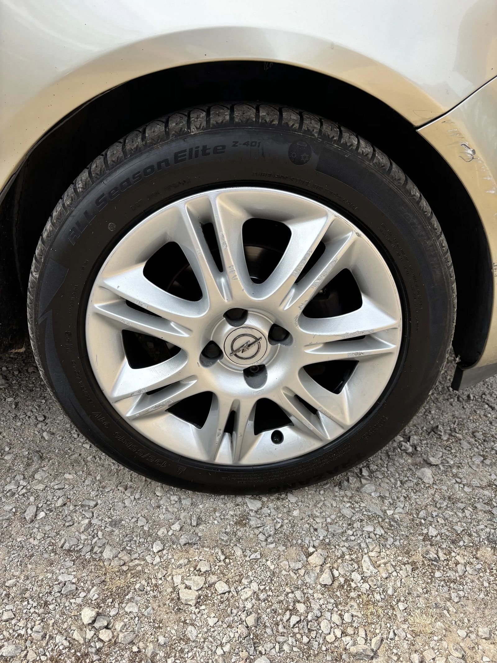 Jante Opel nettoyée après prestation MC Detailing