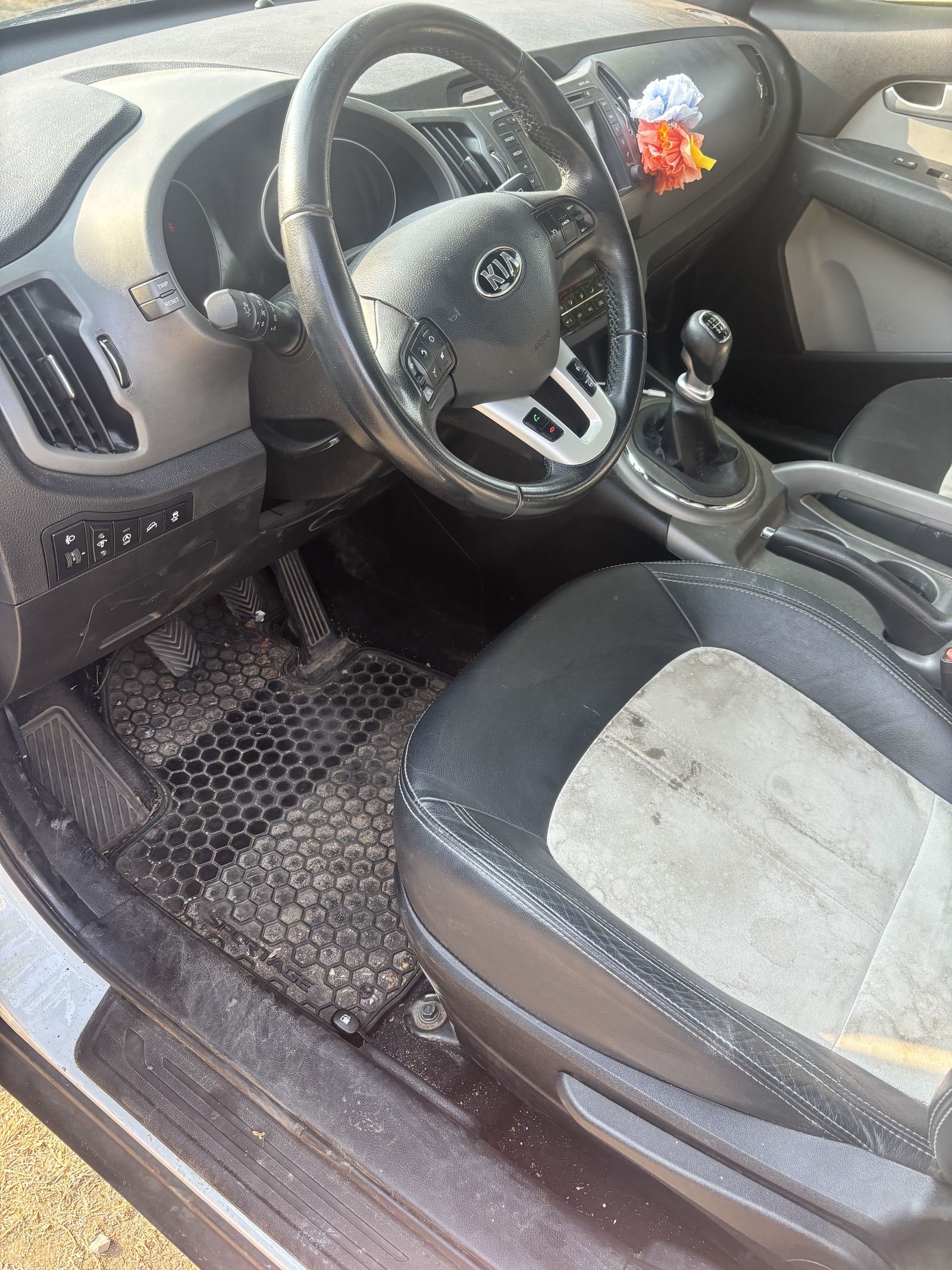 Habitacle Kia avant nettoyage intérieur MC Detailing