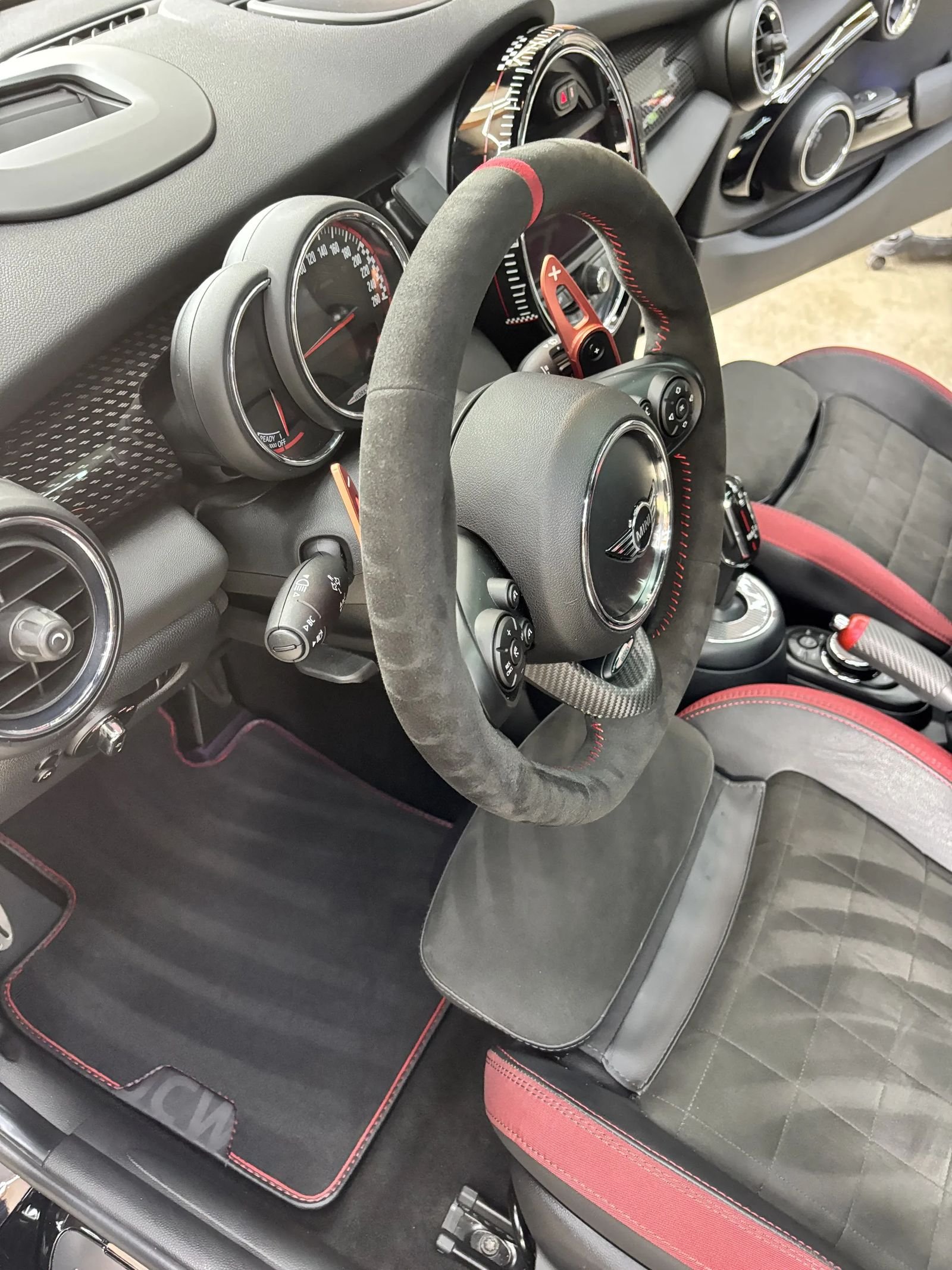 Sièges alcantara après nettoyage MC Detailing