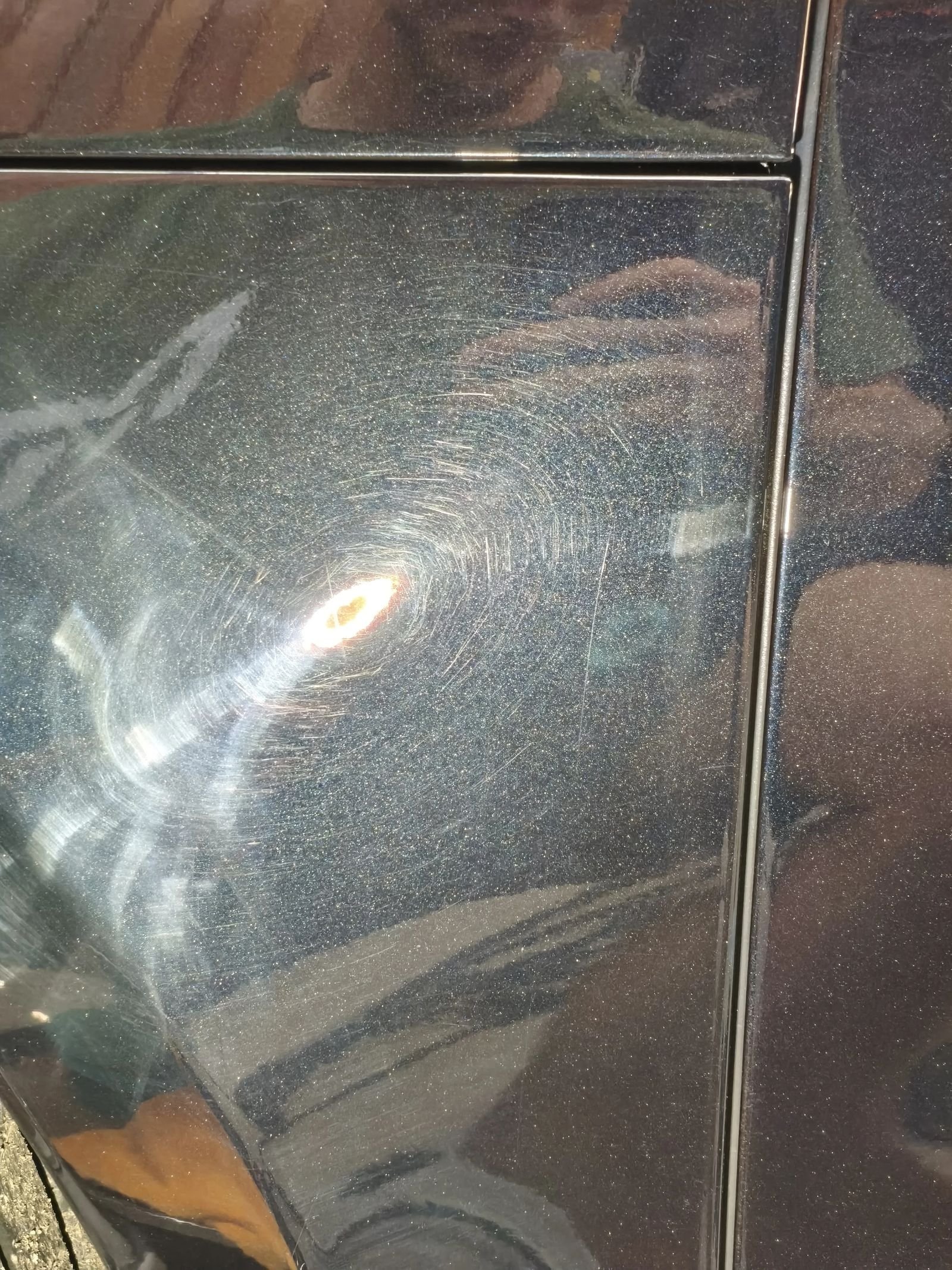 Carrosserie avec rayures et hologrammes avant polissage MC Detailing