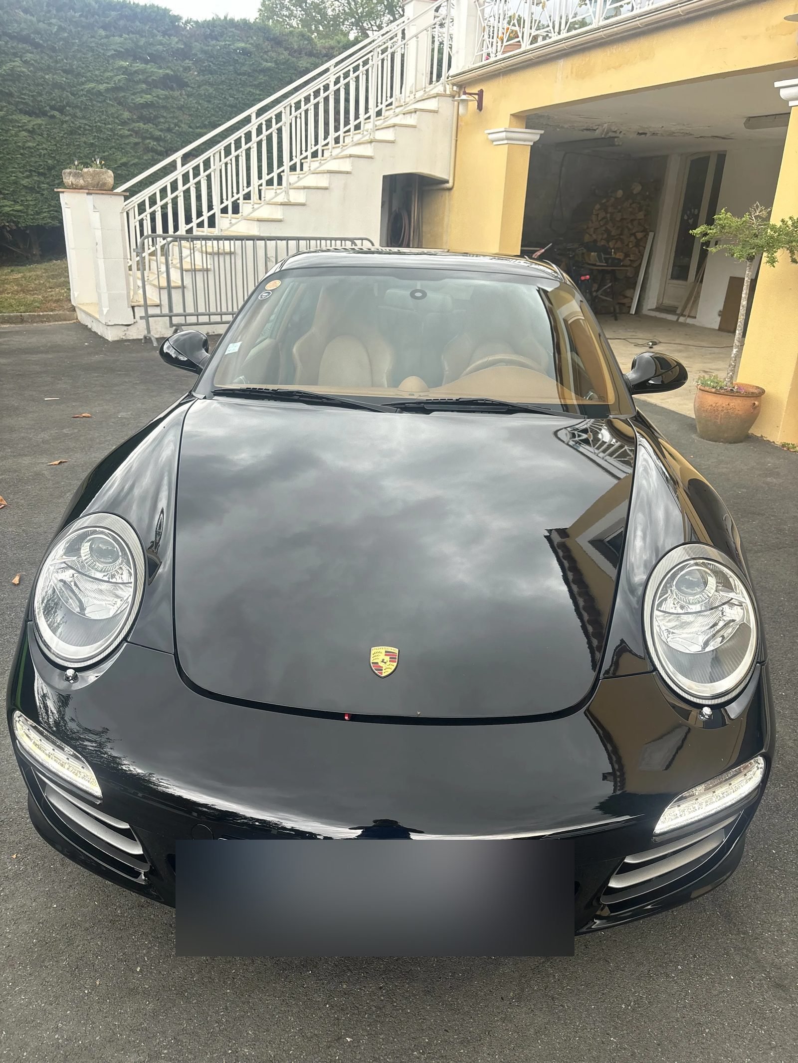 Porsche 911 Carrera 4S noire, vue avant après polissage MC Detailing